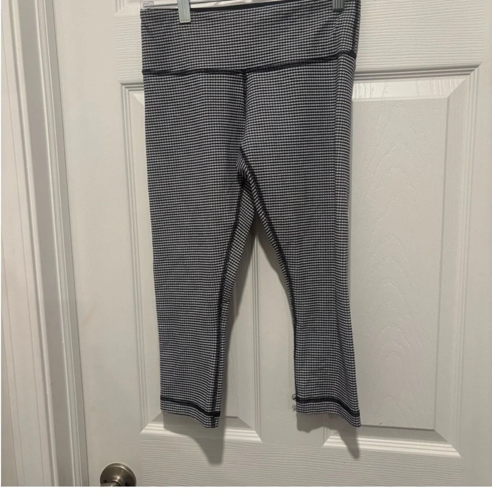 Lululemon Cropped Bundle 2 Leggings Size 4.